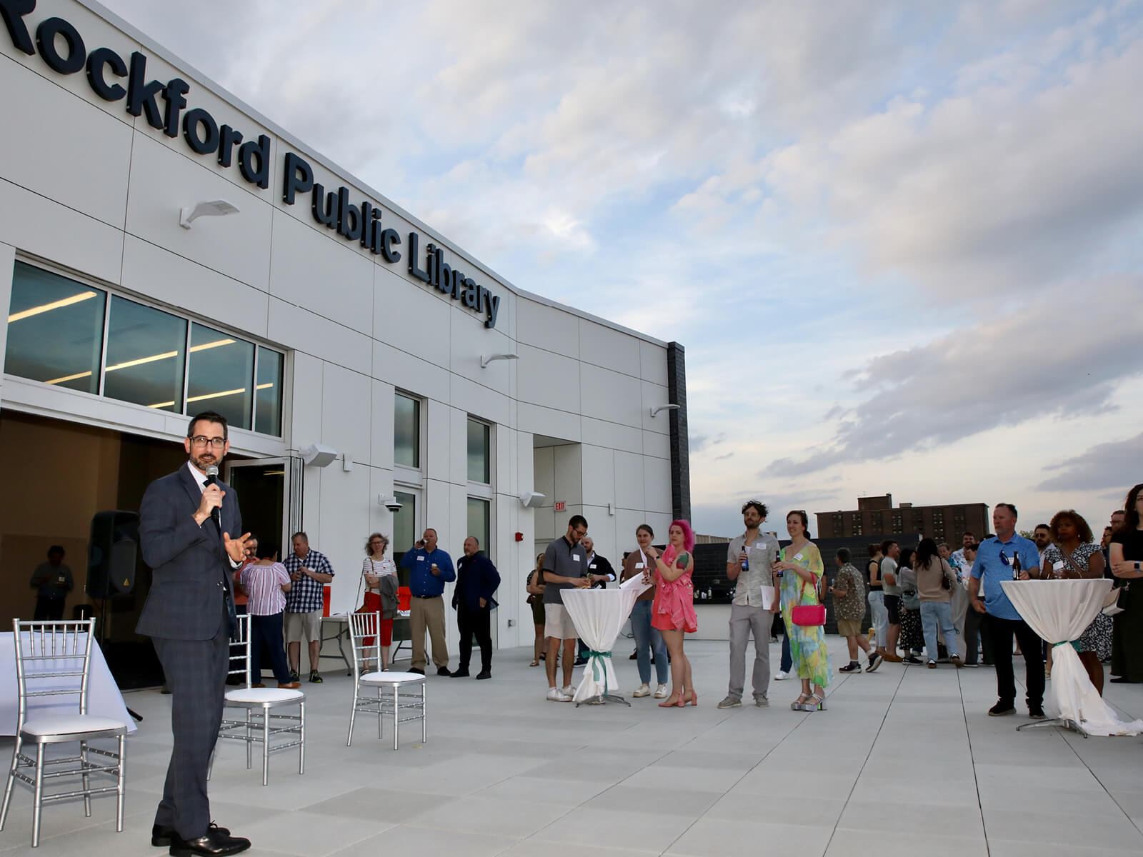 Rockford Mayor Tom McNamara speaking to attendees of a new resident mixer