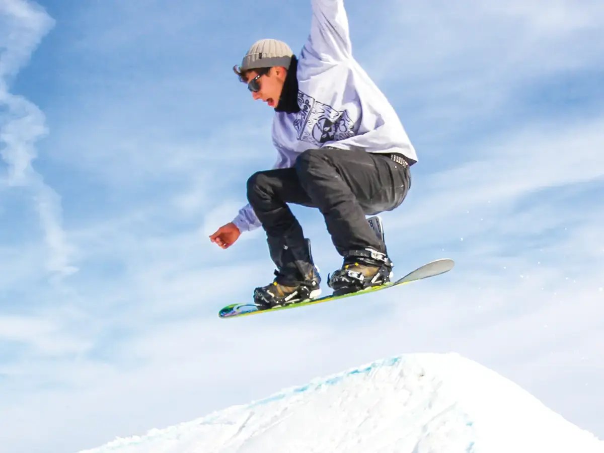Man snowboarding